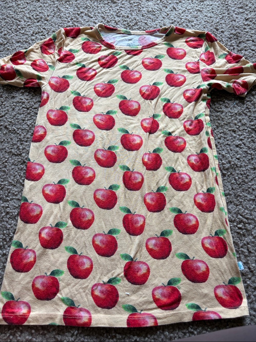 B68 Posh Peanut Bamboo 10y SS Top, Apple print PLAY